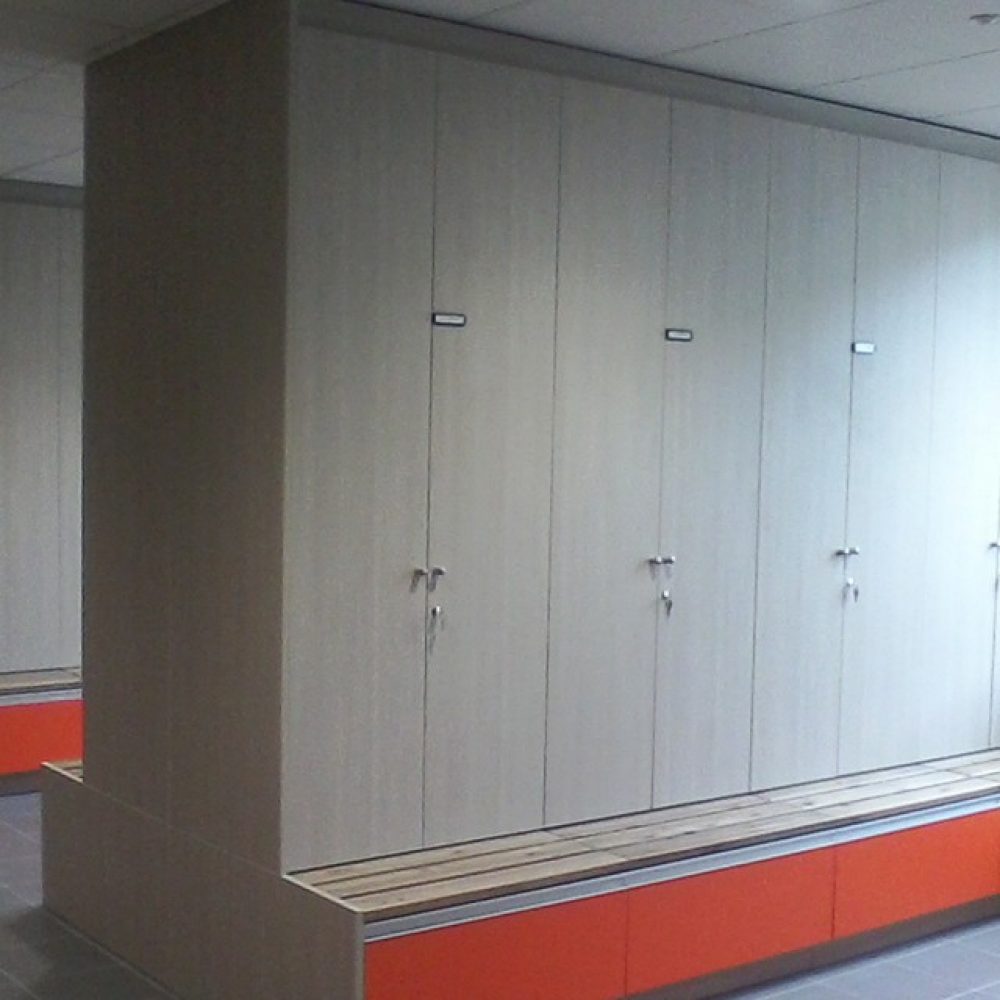 Ensemble de 27 vestiaires stratifiés