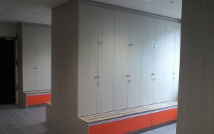 Ensemble de 27 vestiaires stratifiés