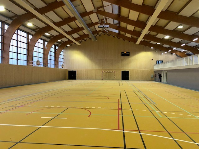 Habillage bois et isolation salle de sports